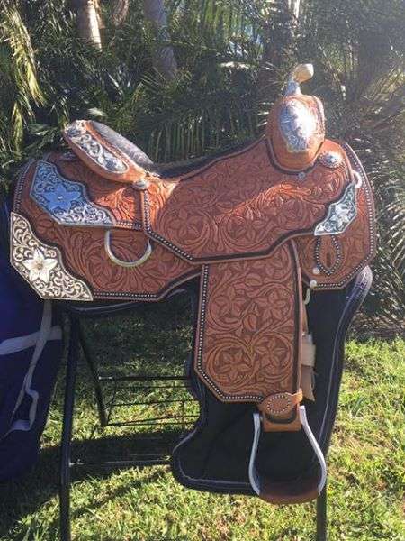Double j western saddle