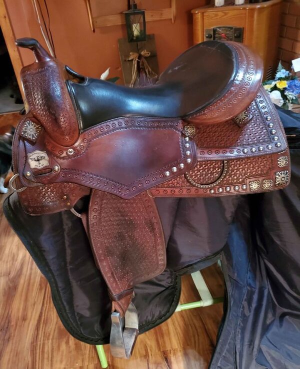 16 continental reining saddle
